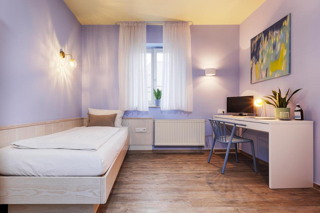 Kunterbunt In Wuerzburger Innenstadt Hotel 3*