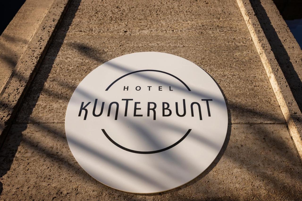 Kunterbunt In Wuerzburger Innenstadt 3*