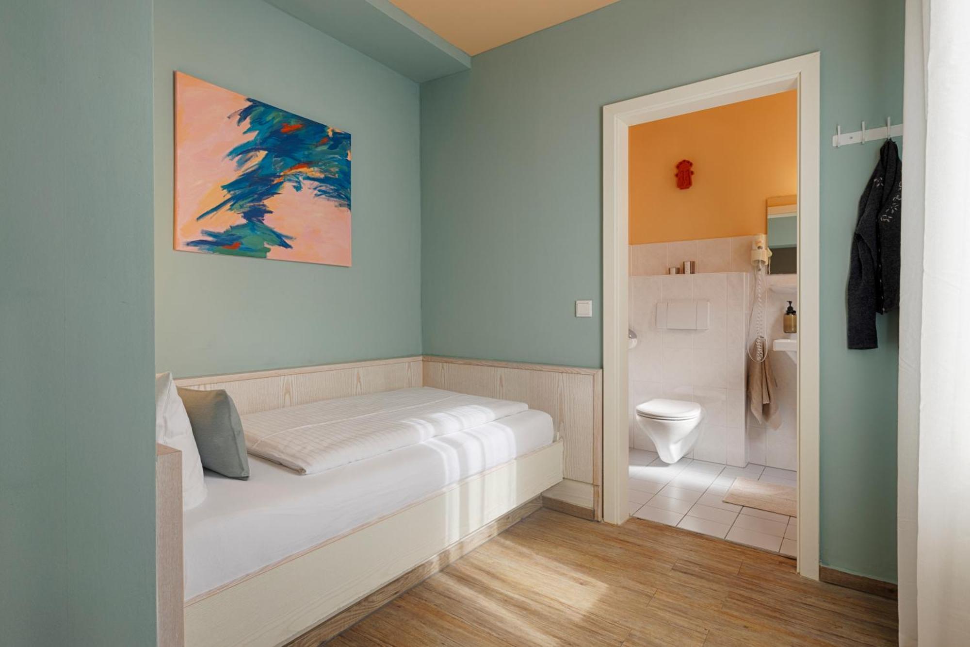 Hotel Kunterbunt In Wuerzburger Innenstadt 3*