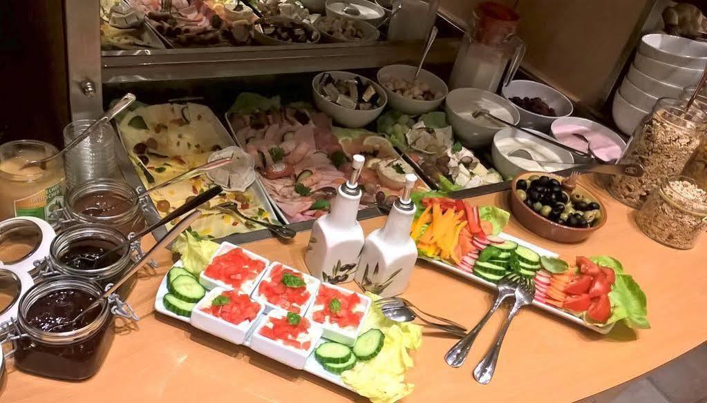 Kunterbunt In Wuerzburger Innenstadt Hotel 3*