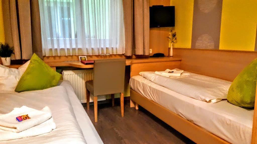 Kunterbunt In Wuerzburger Innenstadt Hotel 3*